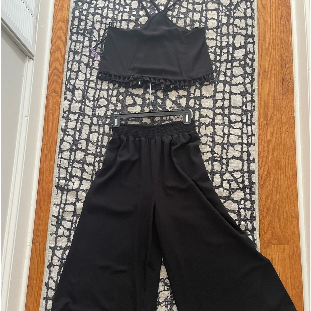 Ali & Jay 2 piece Halter and Culotte Pants - Picture 2 of 10